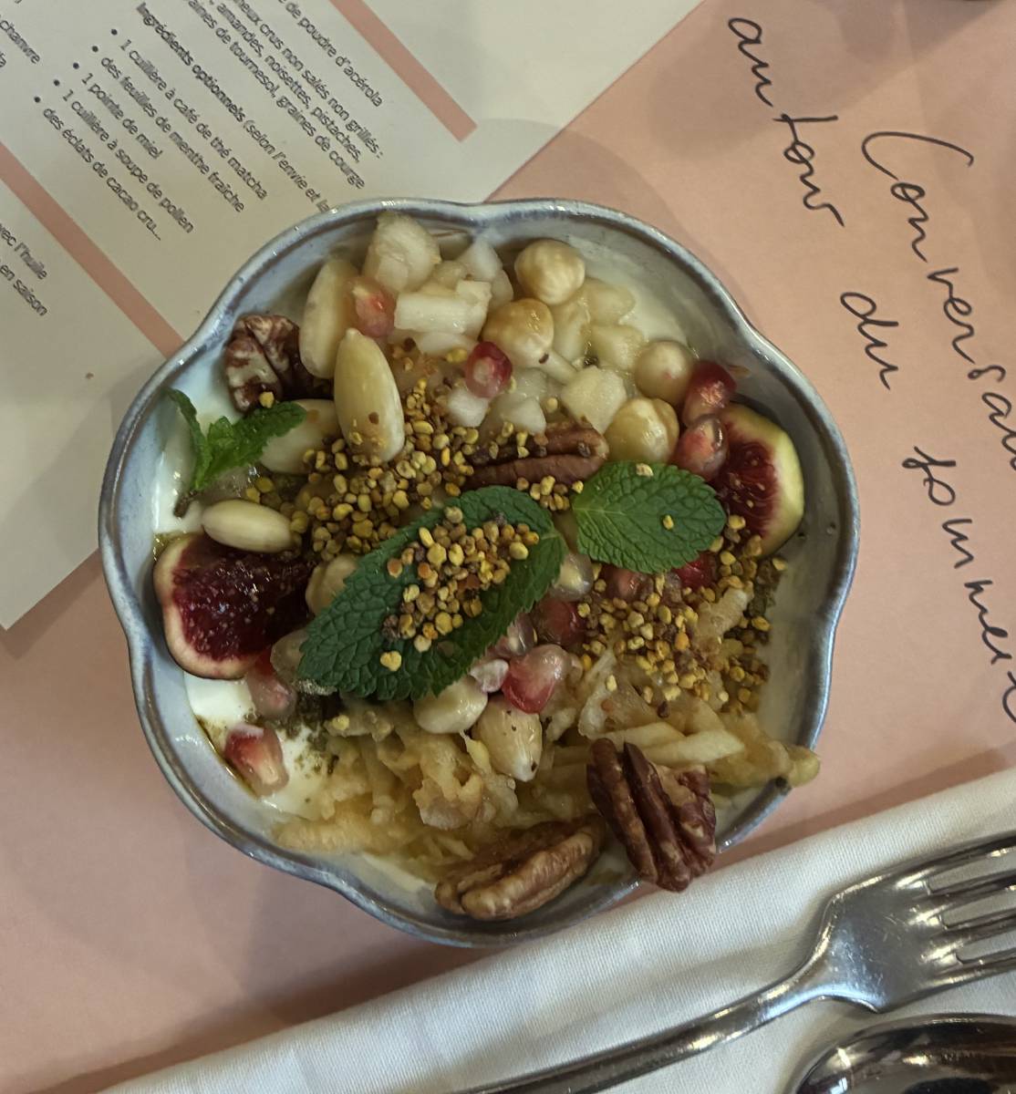 Recette : petit-déjeuner cru sans gluten gourmand et sain selon une naturopathe